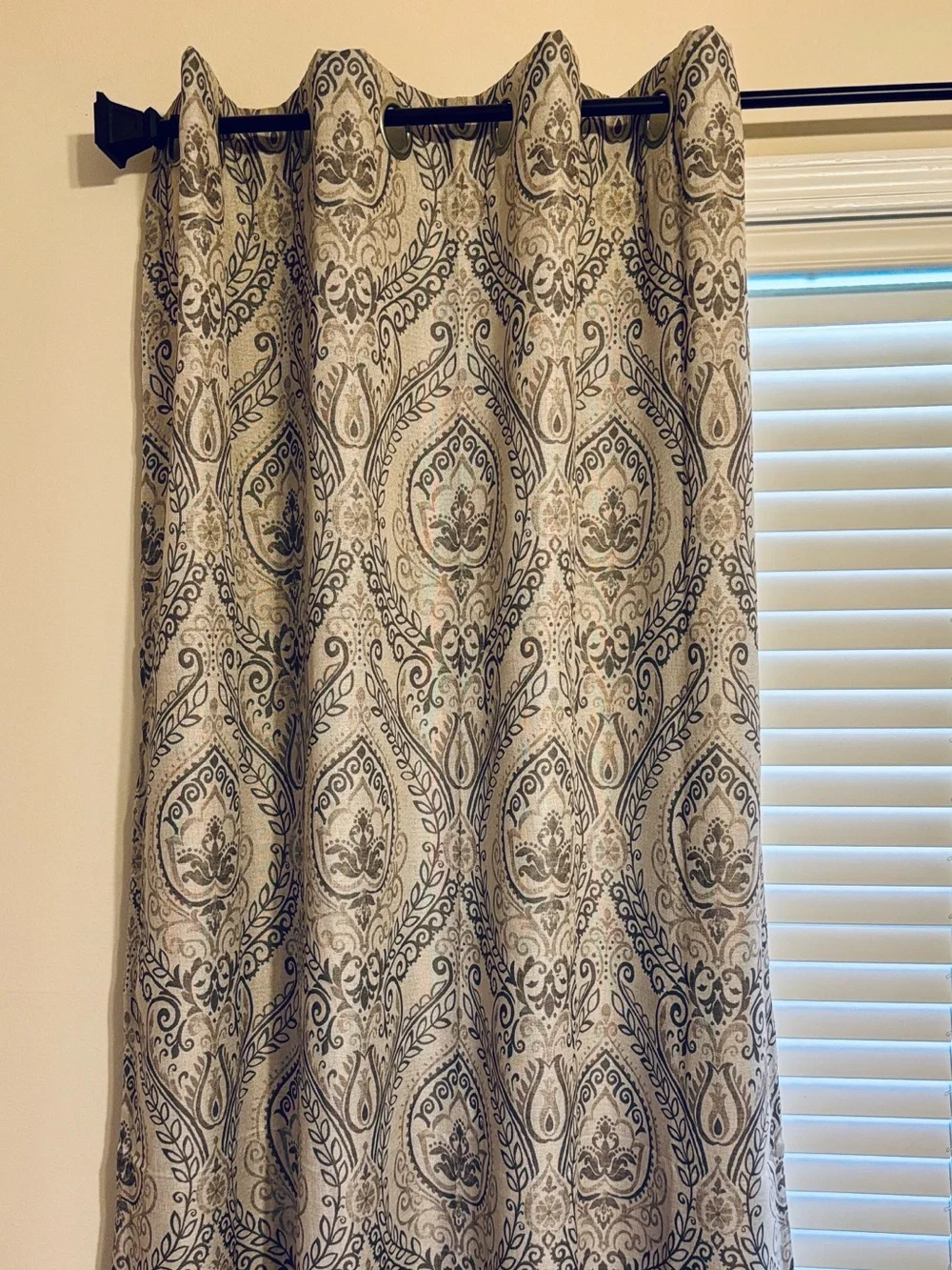 N/A two curtain